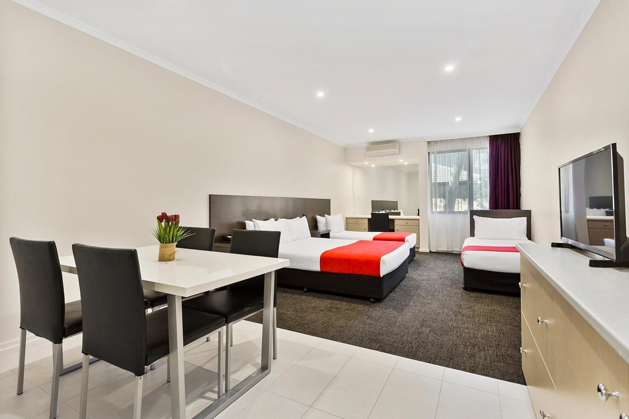 Quality Hotel Manor Mitcham Экстерьер фото