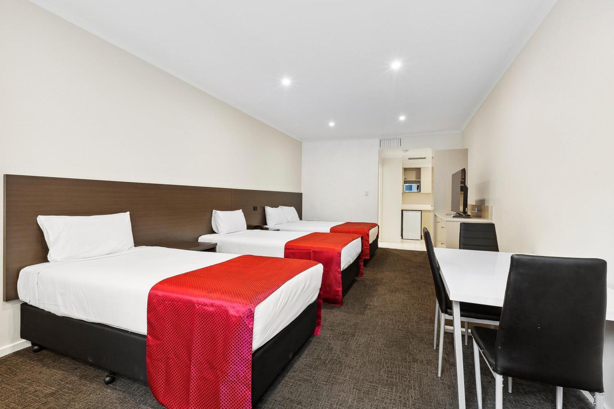 Quality Hotel Manor Mitcham Экстерьер фото