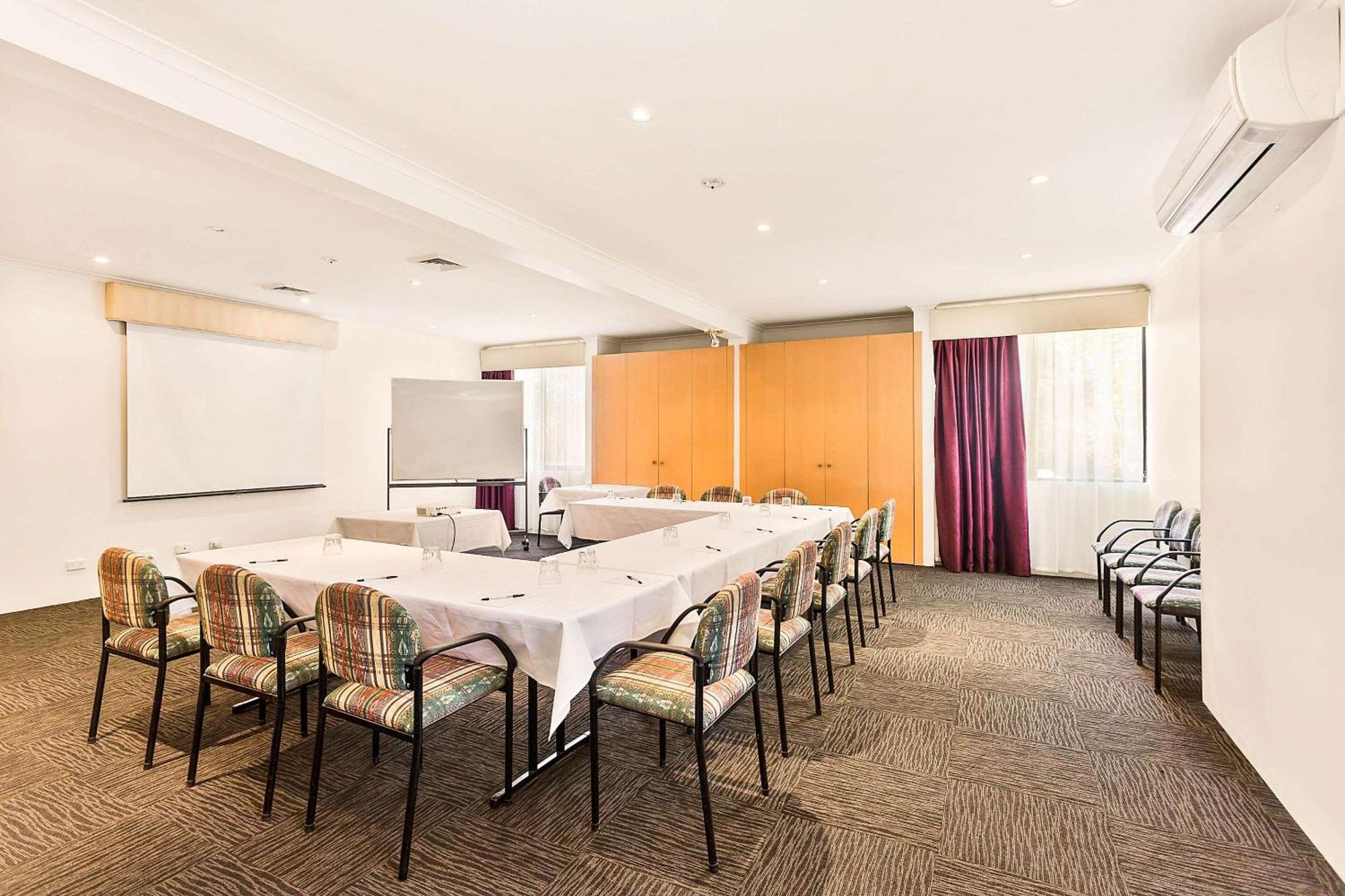 Quality Hotel Manor Mitcham Экстерьер фото