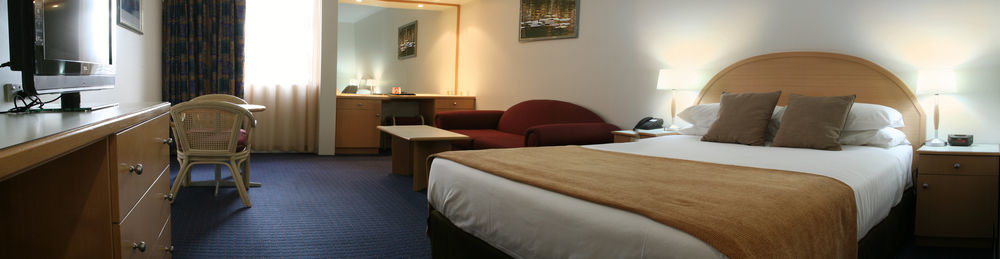 Quality Hotel Manor Mitcham Экстерьер фото