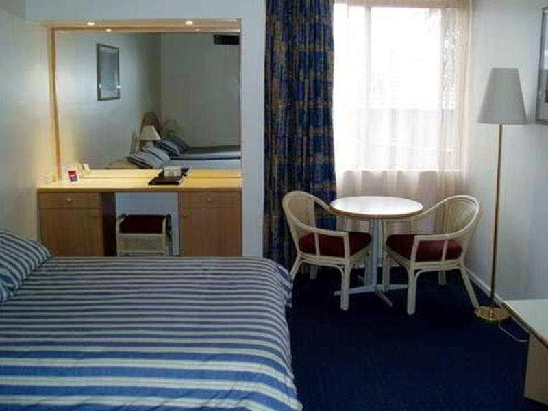 Quality Hotel Manor Mitcham Экстерьер фото