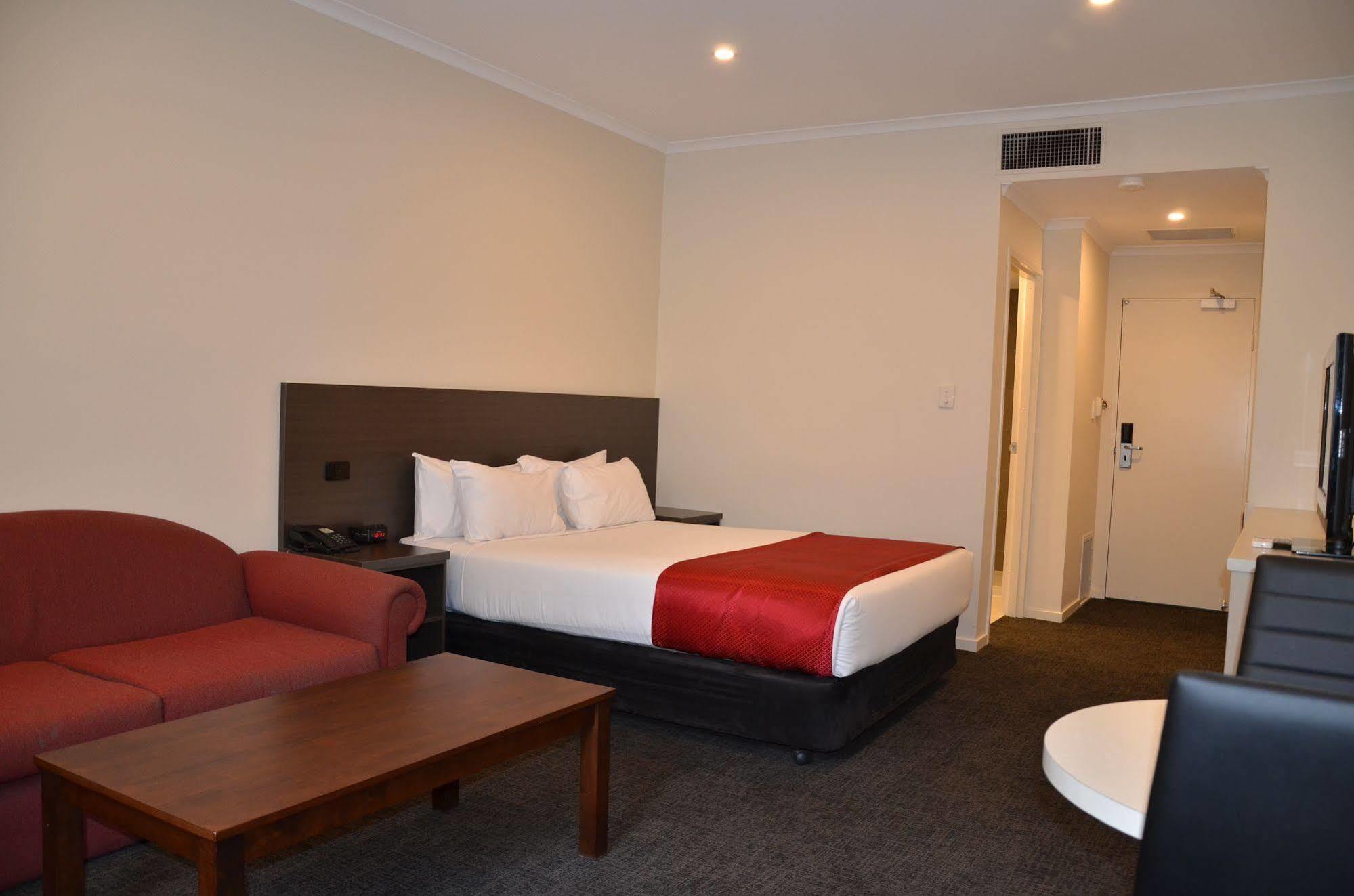Quality Hotel Manor Mitcham Экстерьер фото