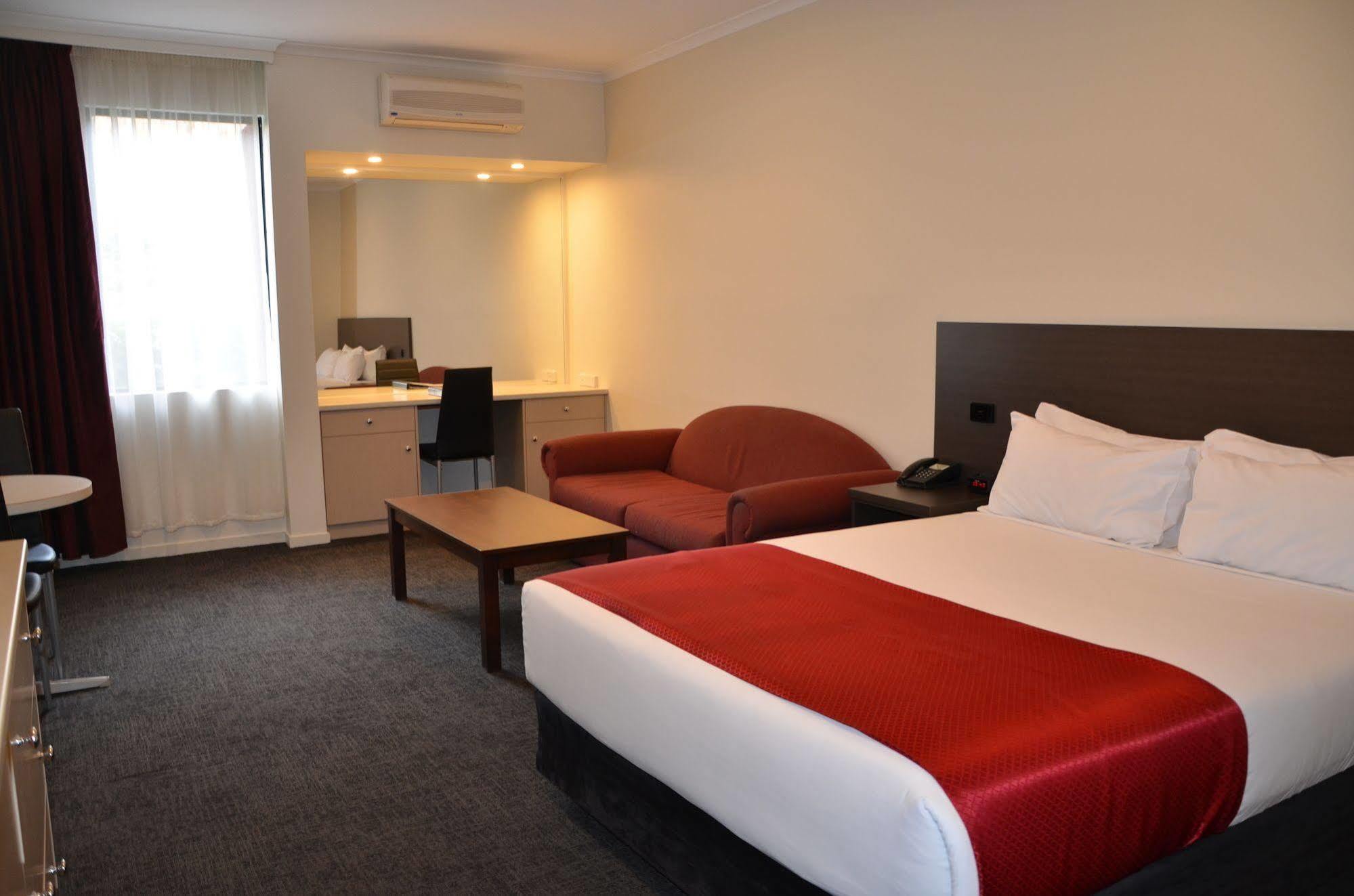 Quality Hotel Manor Mitcham Экстерьер фото