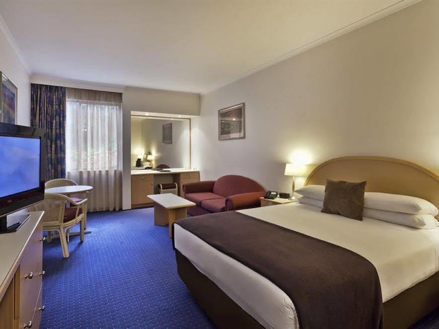 Quality Hotel Manor Mitcham Экстерьер фото