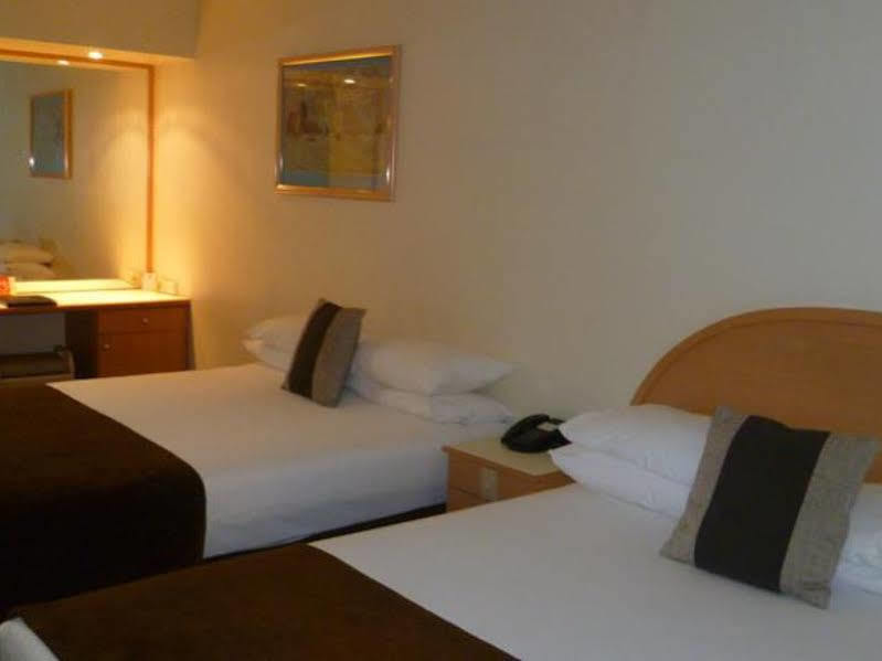 Quality Hotel Manor Mitcham Экстерьер фото